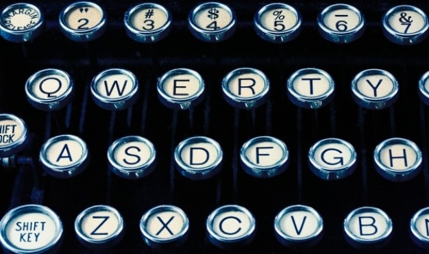 antique-typewriter-close-up_61-1740