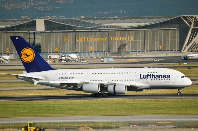 airport-3728958_1920-696x461