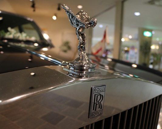 За некој нема криза:Rolls-Royce урива рекорди, испорачани најмногу автомобили во 2022 година