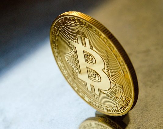 Биткоинот над 25.000 долари