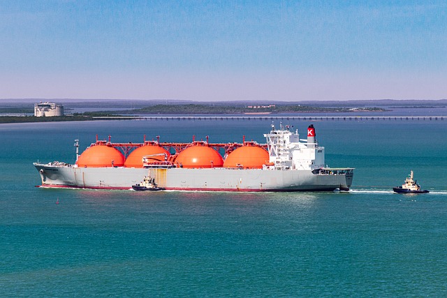gas-tanker-g74759c04d_640