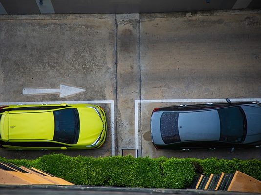 Градот им плаќа на возачите 1.250 евра за да се ослободат од автомобилите: Сакаат да го ‘ослободат’ градот и да ја поттикнат економијата