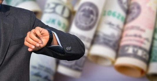 Најбогатите луѓе во светот направија неочекуван финансиски потег: Дали знаат нешто што ние не знаеме?