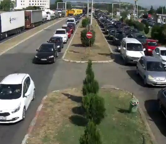 На Богородица се чека половина час за излез