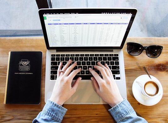 Советот на ЕУ предлага зголемени инвестиции во вештачката интелигенција