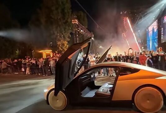 🎥Тесла претстави роботаксија: Возила без волан и педали од 2026 година за 30.000 долари