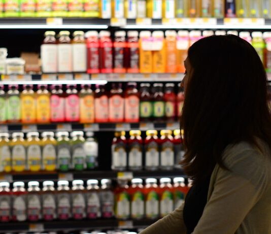 Трошоците на живот во октомври пониски за 0.7%, а цените на мало за 0.1%