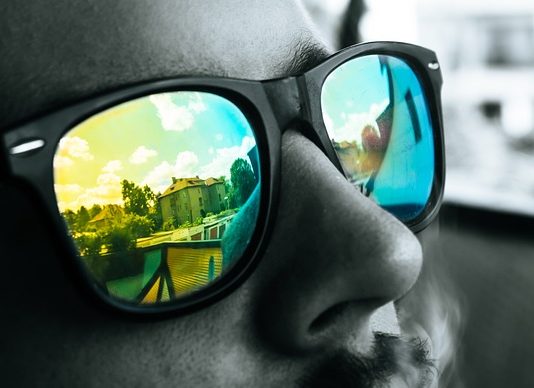 Цукерберг: „Телефоните исчезнуваат, доаѓа нешто ново “