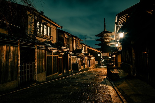alley-5931413_640