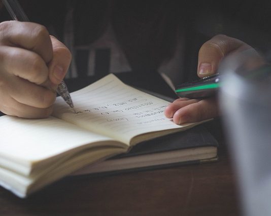 Алатка за вештачка интелигенција за новинари претставена во Париз