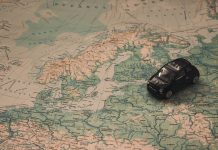 Поради бројни неизвесности, туристите резервираат патувања во последен момент