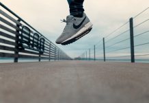 Акциите на Nike паднаа за повеќе од 5%