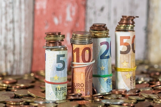 banknotes-9363965_640