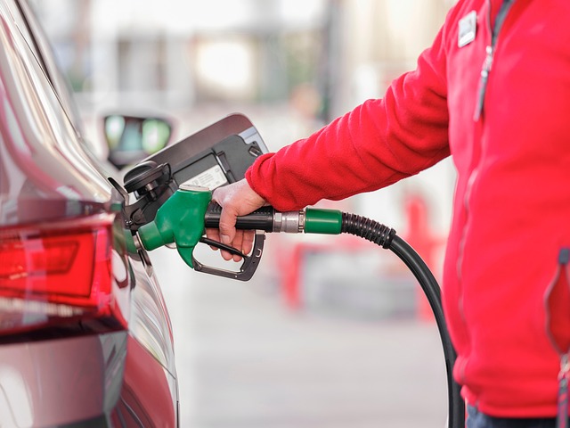 gas-station-8626683_640