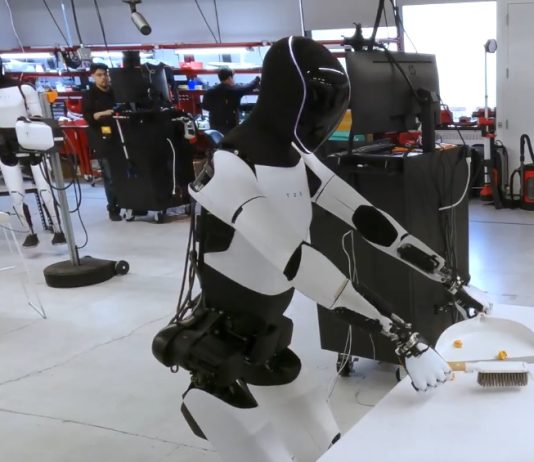 🎥Роботот на Тесла го импресионираше светот: Оптимус меси леб и готви