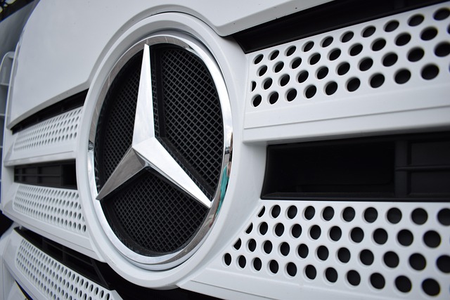 mercedes-2554618_640
