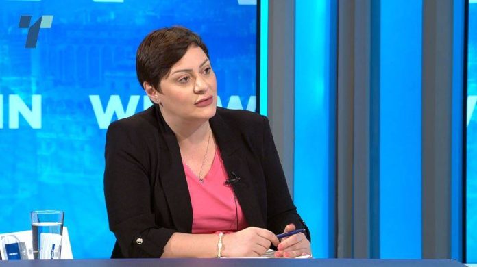 ministerka-za-finansii-kocoska