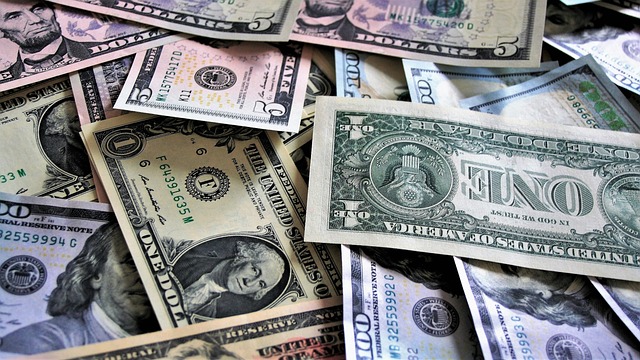 money-3523131_640