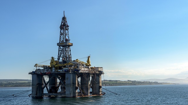 oil-rig-3522577_640
