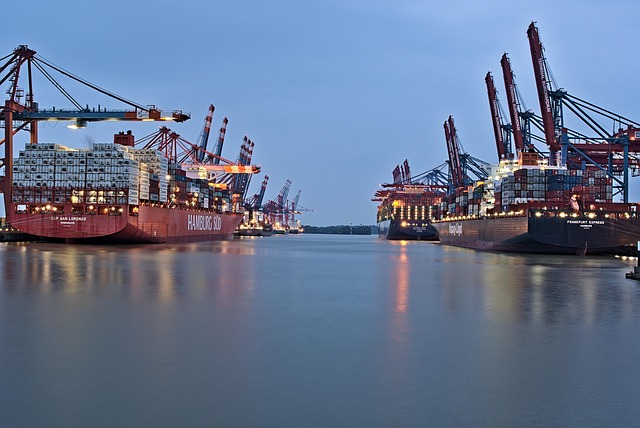 port-6670683_640