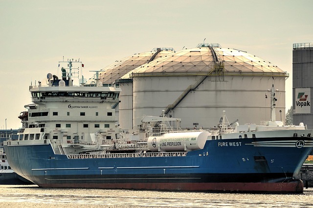 tanker-2875593_640 (2)