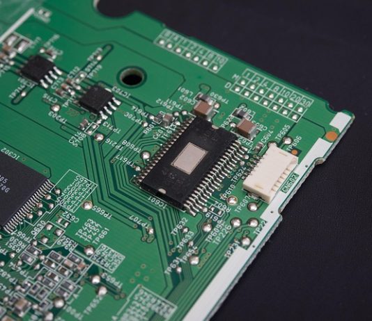 САД тајно вградуваат уреди за локација во чипови за нелегален извоз во Кина