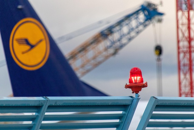 airport-4724621_640