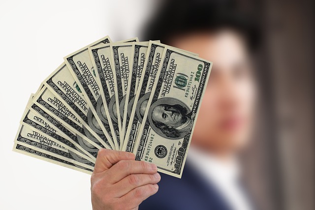 businessman-3950117_640 (1)