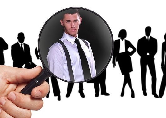 Kако да користите вештачка интелигенција за побрзо да добиете работа