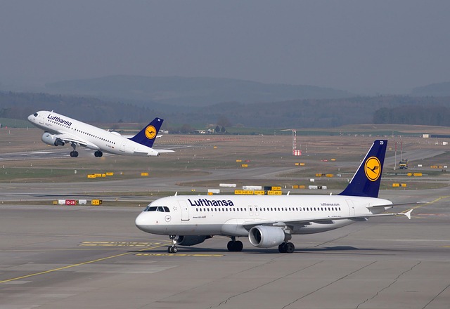 lufthansa-2152712_640