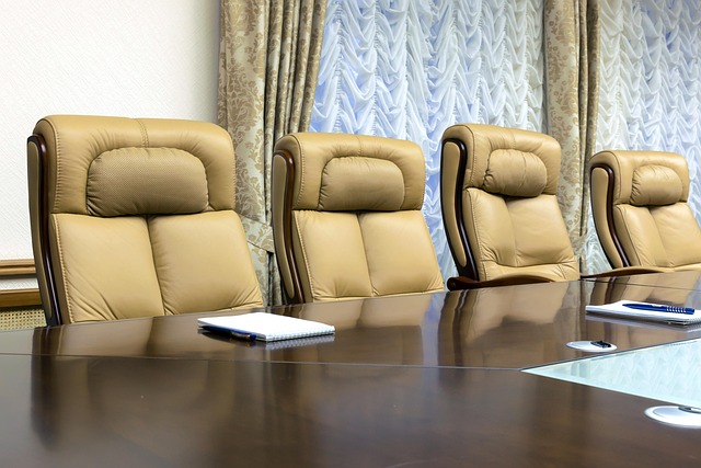 chairs-6657310_640