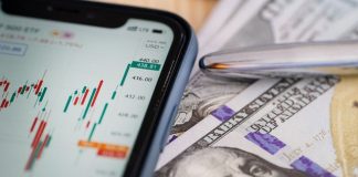 Контраст на светските берзи: Технолошки пад на Волстрит, европскиот пазар во зелено