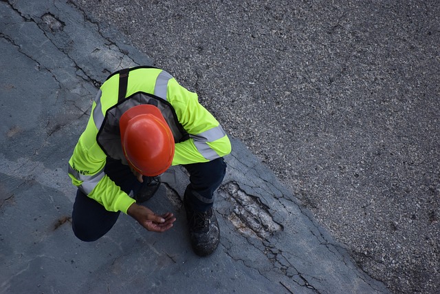 worker-6745180_640