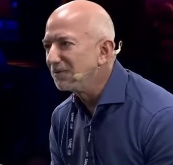 Џеф Безос со визија за иднината: Вештачката интелигенција ќе донесе тридневна работна недела