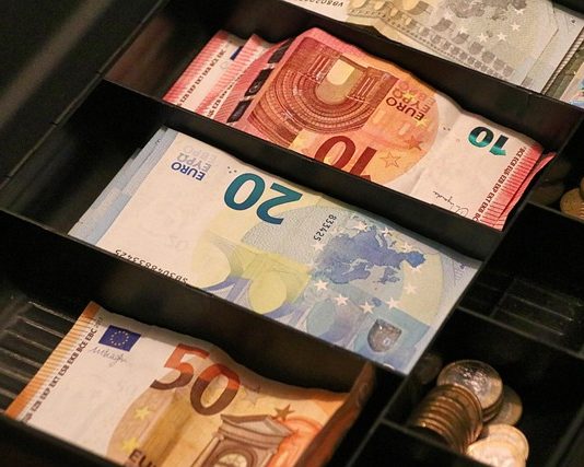 Зошто МФ се одлучи за две еврообврзници наместо една?