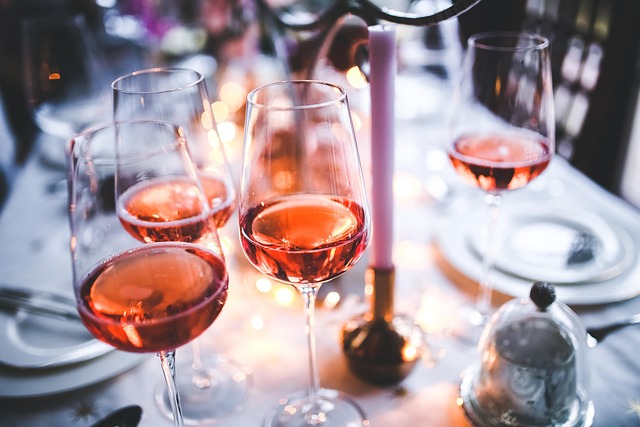 kaboompics-wine-791133_640