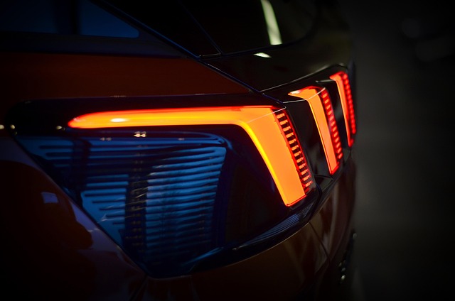 g_creative-car-3725408_640