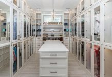 Крај за фрлањето непродадена облека: Новите правила на ЕУ ги обврзуваат гигантите на донации и попусти