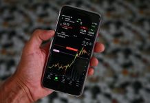 SpaceX на Nasdaq-100, но акциите се под почетната цена втор ден по ред