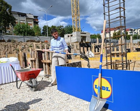 Lidl ја проширува инвестицијата во Битола: Поставен камен-темелник за вториот маркет