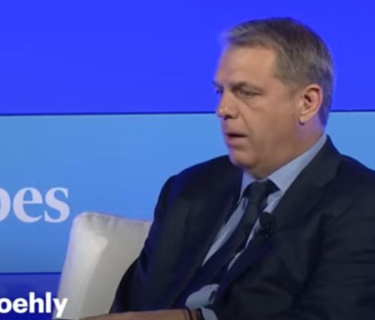 Поранешниот сопственик на Челзи сака да ги преземе средствата на Лукоил вредни 20 милијарди долари