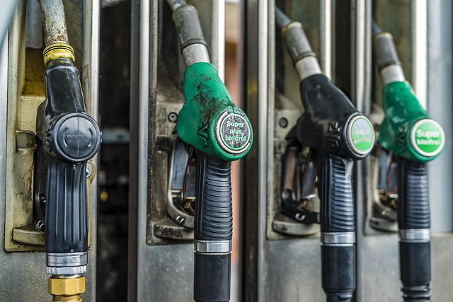 mrganso-gas-station-3226494_640