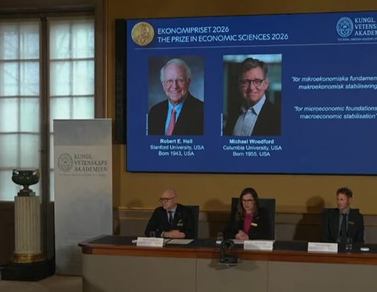 🎓Роберт Е. Хол и Мајкл Вудфорд ја освоија Нобеловата награда – еве што значат нивните откритија за вашиот џеб!