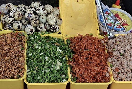 Запленети околу два тони небезбедна храна на пазарот во Ченто